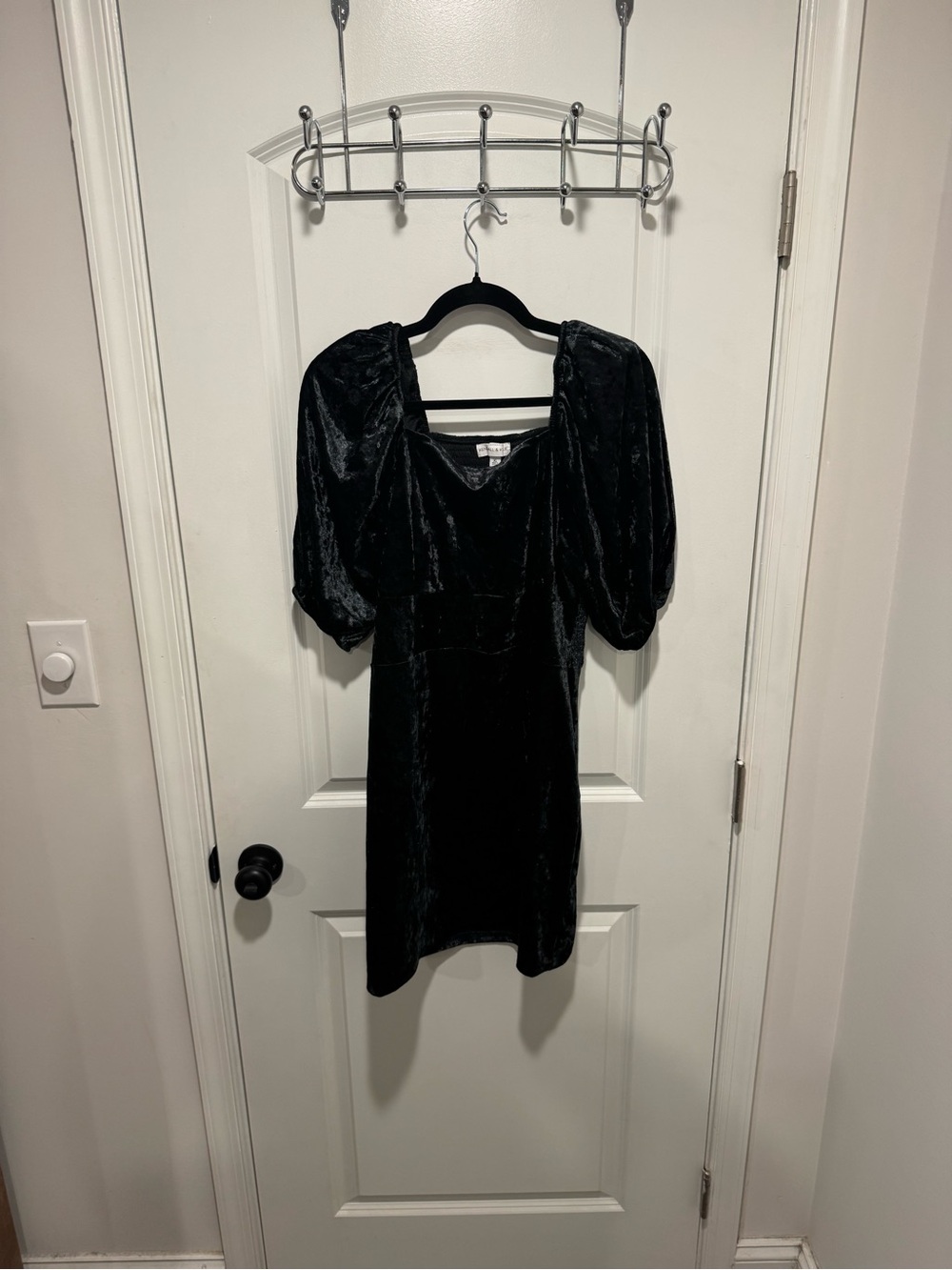 Kendall & Kylie Black Velvet Puff-Sleeve Mini Dress